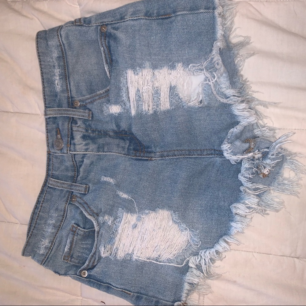 These shorts are to small for me.
